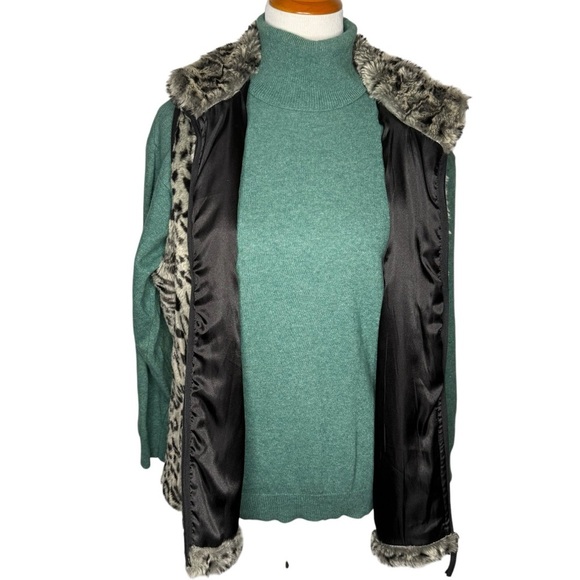 German Made Women’s Sea Foam Green Wool Cashmere Turtleneck Sweater Size 36 38 M - Picture 5 of 15